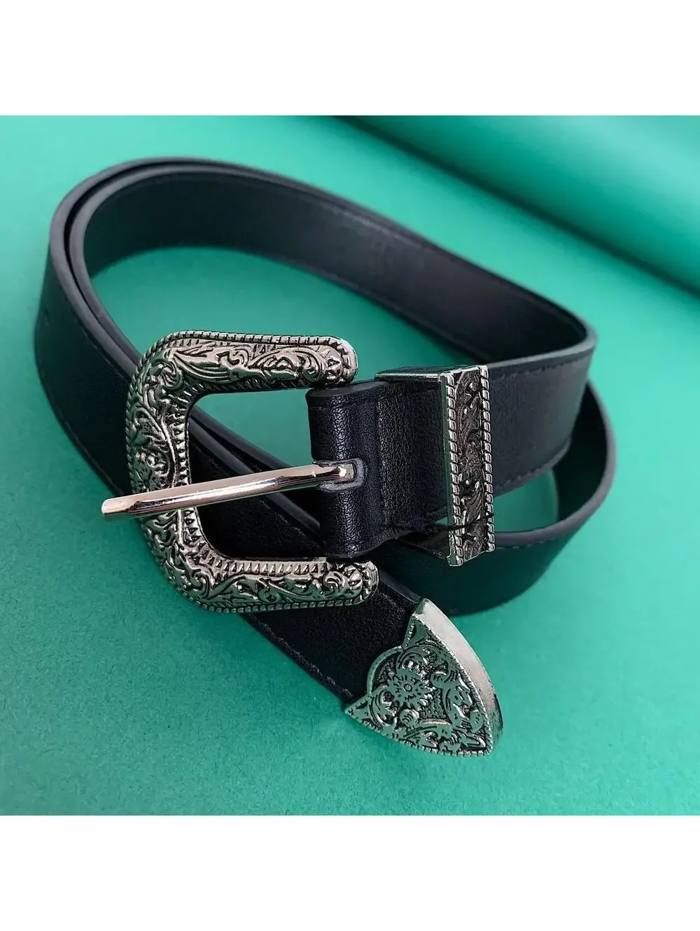 American Western vintage style black belt. 41 inches length. 1 inch width
